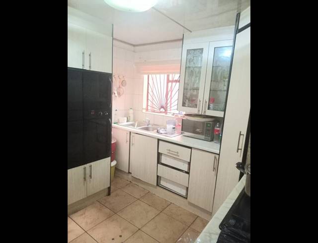 3 BEDROOM HOUSE FOR SALE IN MEADOWLANDS ZONE 1